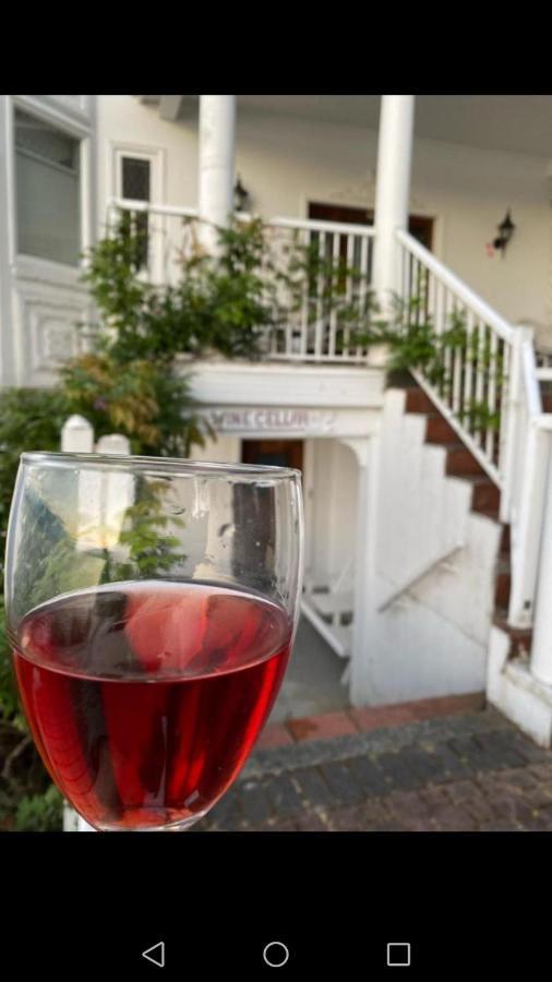 Vancouver Island Castle Cove Inn Шемейнюс Екстериор снимка