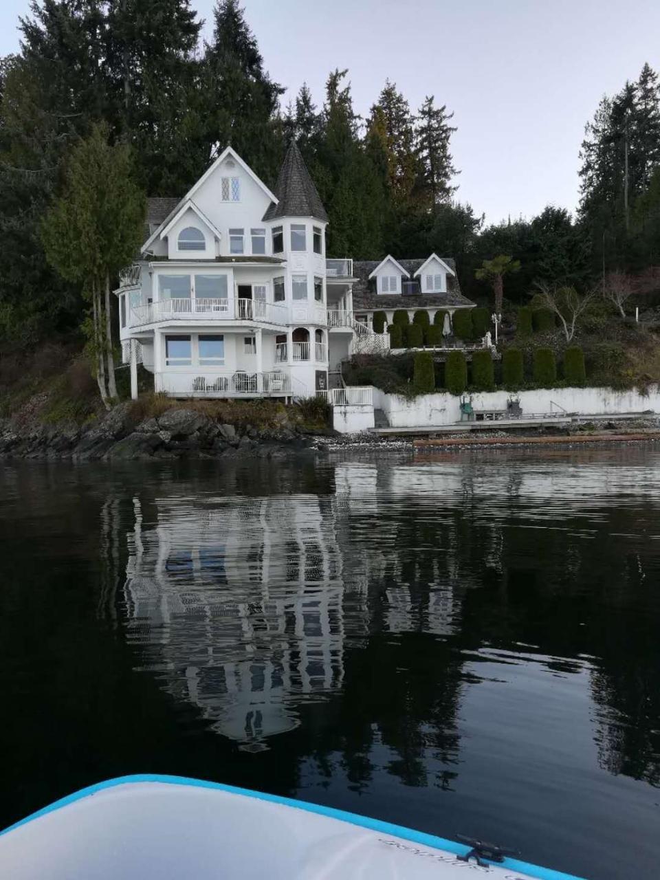 Vancouver Island Castle Cove Inn Шемейнюс Екстериор снимка